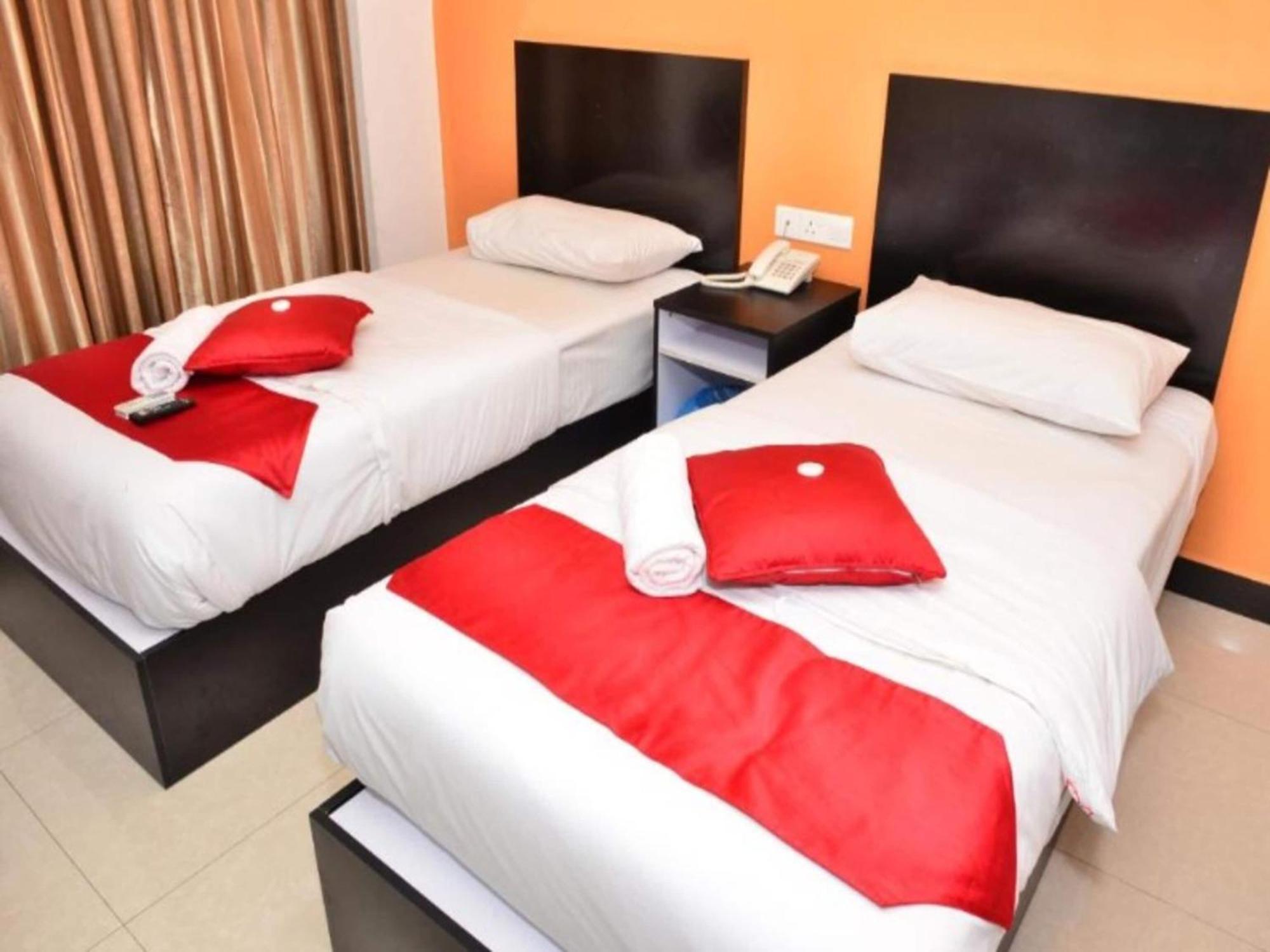 Oyo 91087 Hotel Dspark Port Кланг Экстерьер фото