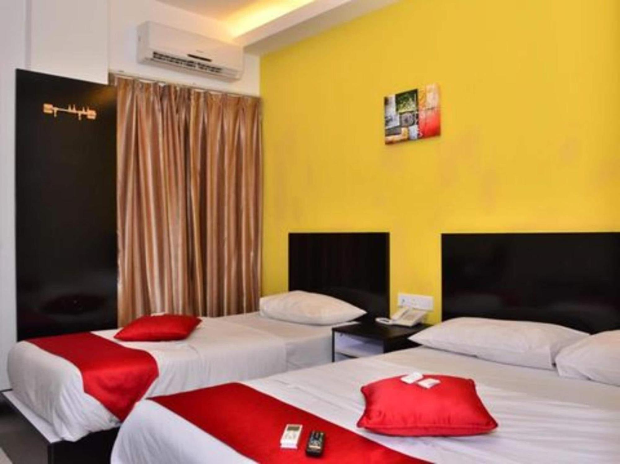 Oyo 91087 Hotel Dspark Port Кланг Экстерьер фото