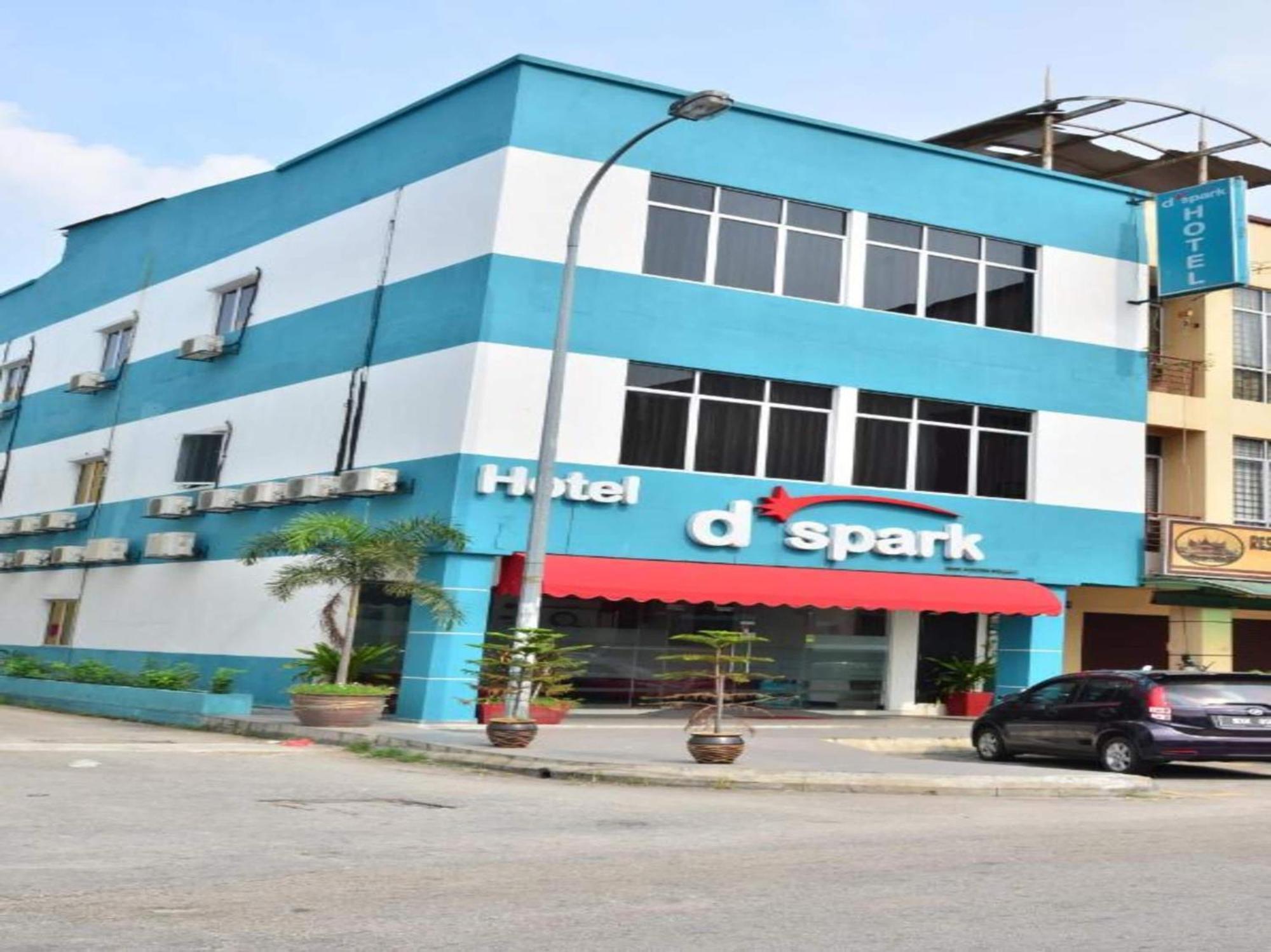 Oyo 91087 Hotel Dspark Port Кланг Экстерьер фото
