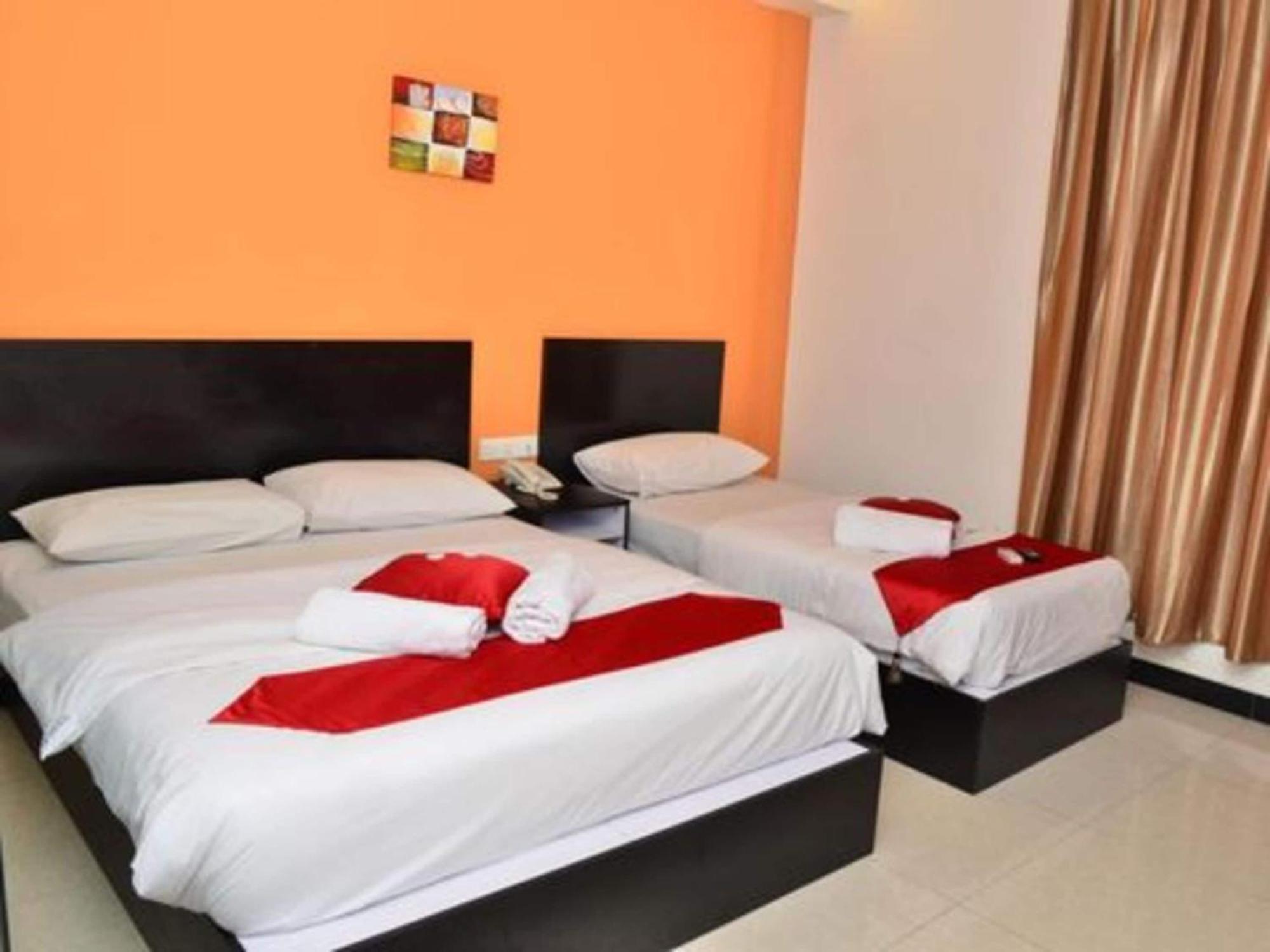 Oyo 91087 Hotel Dspark Port Кланг Экстерьер фото